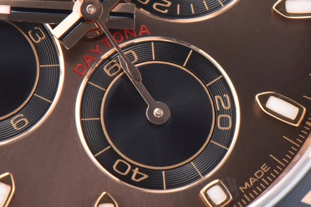 VS Factory Rolex Daytona Watch with Black Rubber Strap, Brown Dial, and Exquisite Craftsmanship