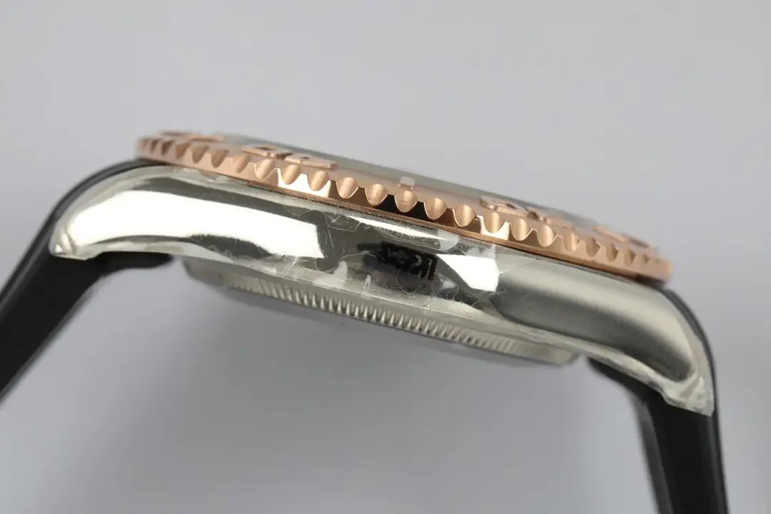 Rolex Yacht-Master 42 - Black Dial, Rose Gold Bezel, Oysterflex Strap