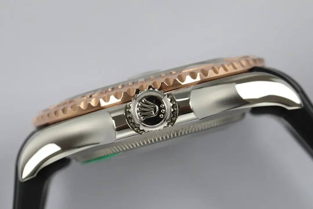 Rolex Yacht-Master 42 - Black Dial, Rose Gold Bezel, Oysterflex Strap